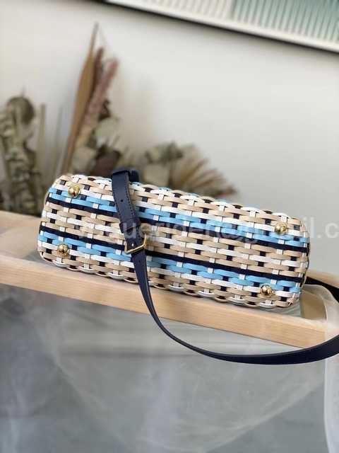 M48865 Capucines PM 31 M48865 Capucines PM 31