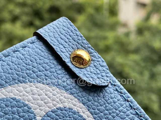 M45718 OnTheGo 35 By The Pool