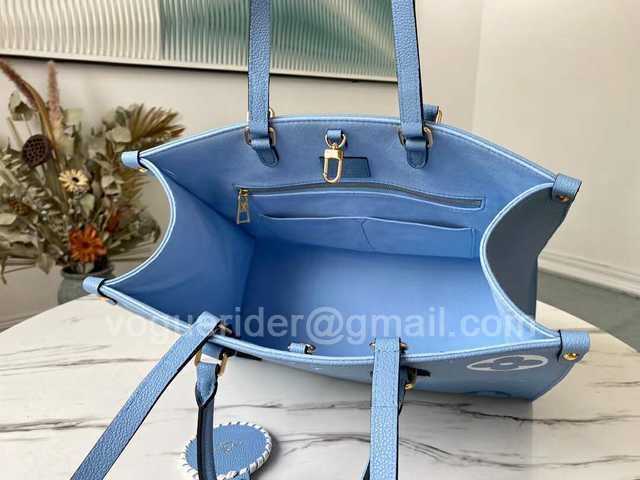 M45718 OnTheGo 35 By The Pool