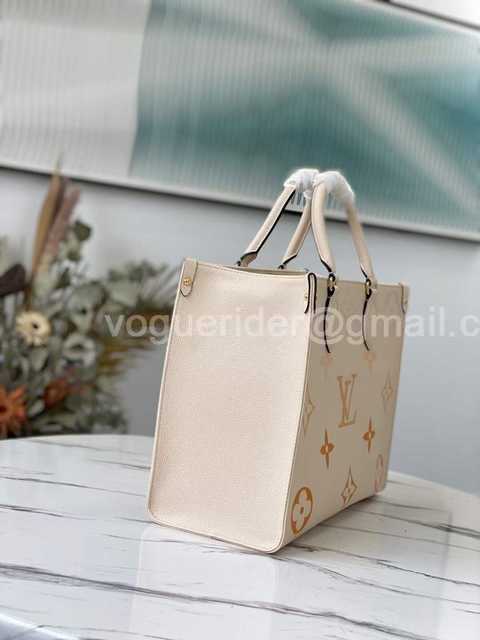 M45717 OnTheGo 35 By The Pool