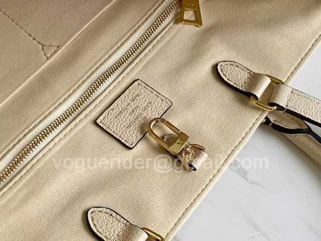 M45717 OnTheGo 35 By The Pool