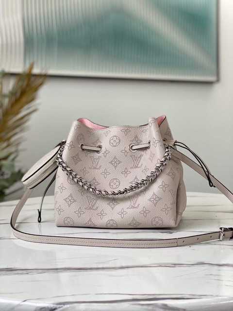 M57201 Bella 22