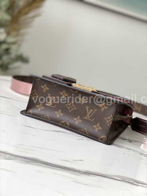 M90568 Spring Street 17 M90568 Spring Street 17