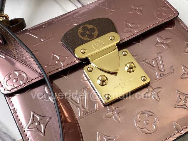 M90568 Spring Street 17 M90568 Spring Street 17