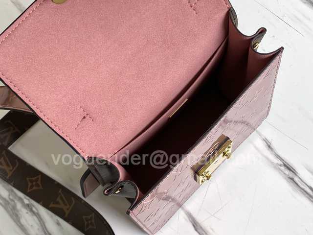 M90568 Spring Street 17 M90568 Spring Street 17