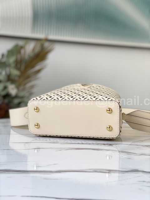 M57228 Capucines BB 21 M57228 Capucines BB 21