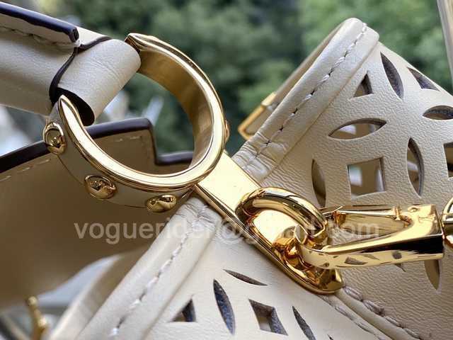 M57228 Capucines BB 21 M57228 Capucines BB 21