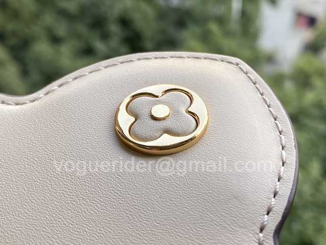 M57228 Capucines BB 21 M57228 Capucines BB 21