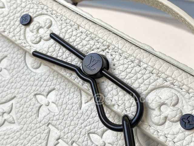 M61117 Mini Soft Trunk 22