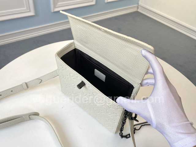 M61117 Mini Soft Trunk 22