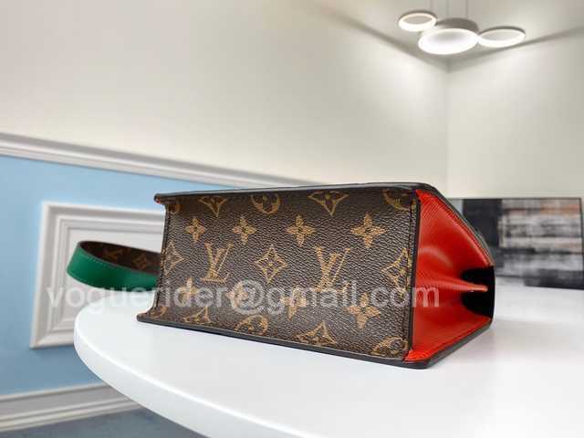 M90514 Spring Street 17