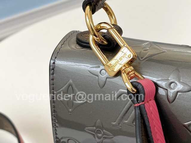 M90502 Spring Street 17