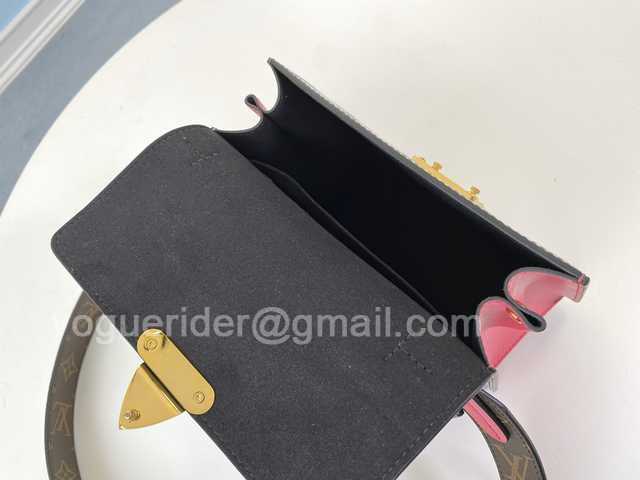 M90502 Spring Street 17