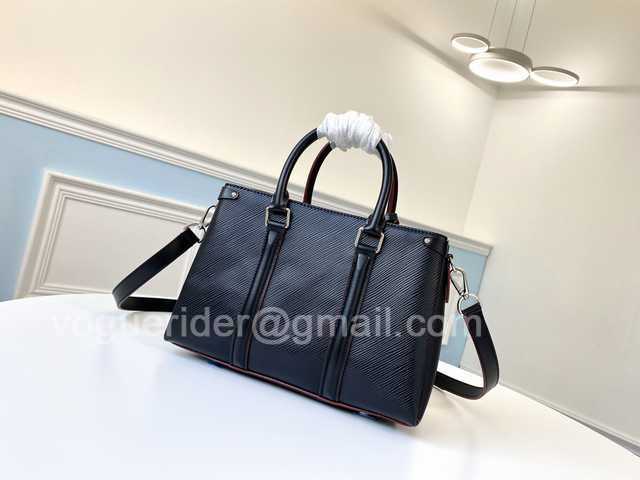 M55613 Twist Tote 28
