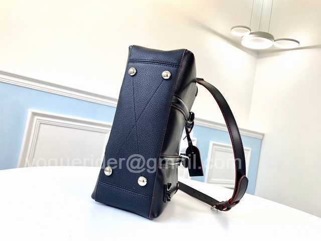 M55613 Twist Tote 28