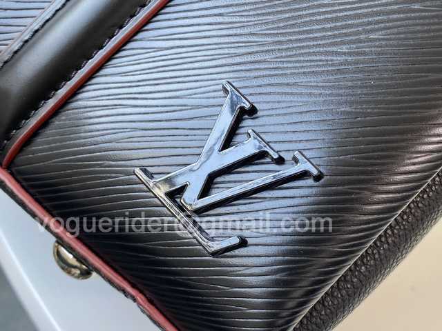 M55613 Twist Tote 28