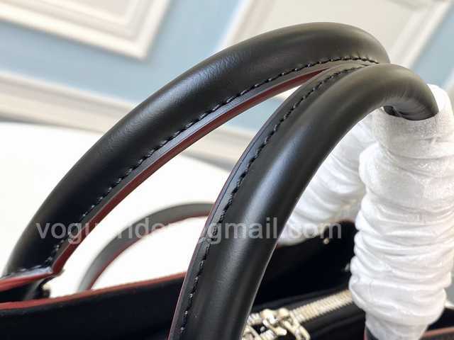 M55613 Twist Tote 28