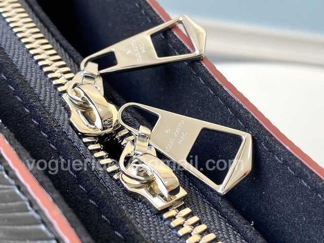 M55613 Twist Tote 28