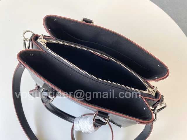 M55613 Twist Tote 28