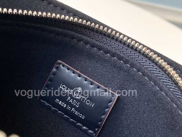 M55613 Twist Tote 28