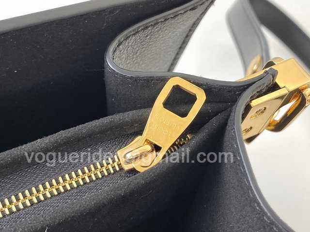 M55821 Dauphine MM 25