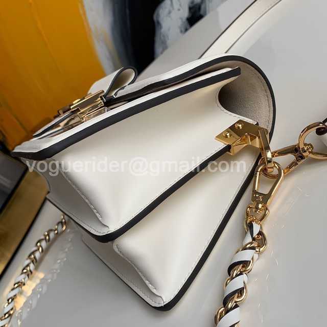 M90499 Mini Dauphine 20 M90499 Mini Dauphine 20