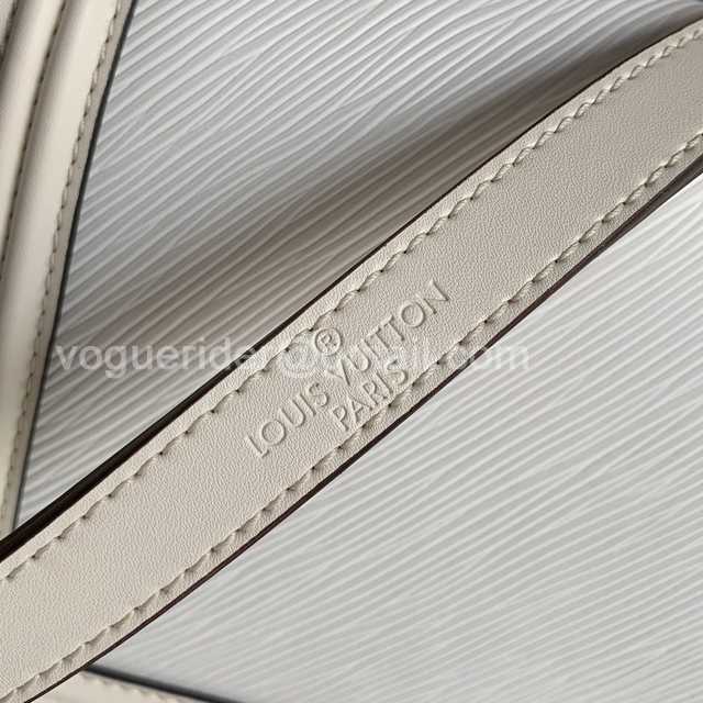 M90499 Mini Dauphine 20 M90499 Mini Dauphine 20