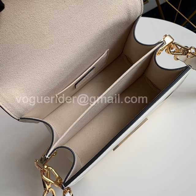 M90499 Mini Dauphine 20 M90499 Mini Dauphine 20