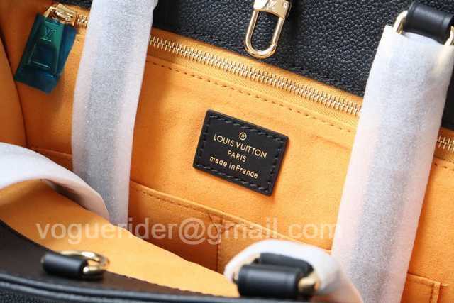 M45595 OnTheGo 35 By The Pool