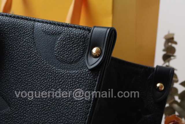 M45595 OnTheGo 35 By The Pool