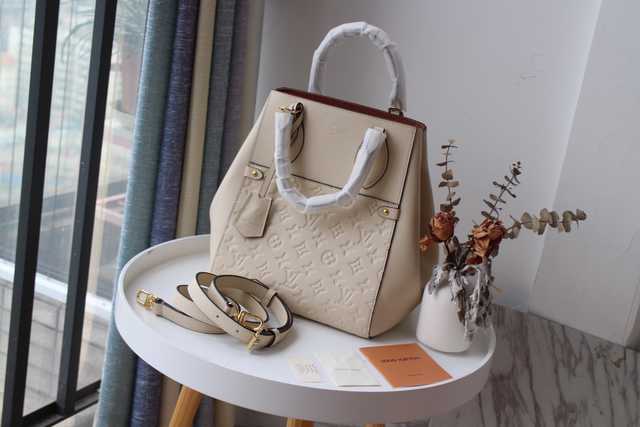 M45409 Fold Tote MM 28