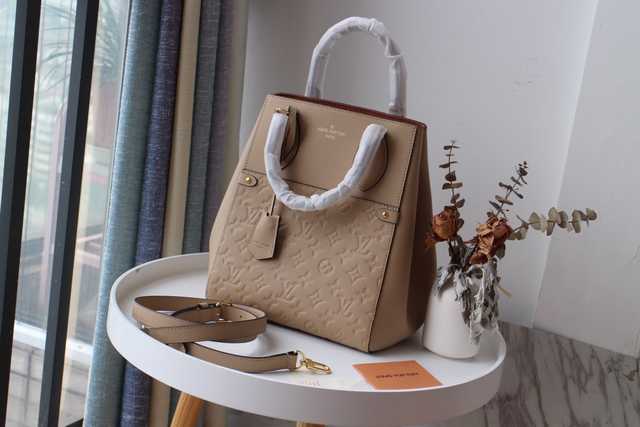 M45409 Fold Tote MM 28