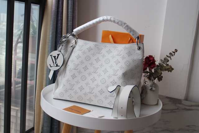 M56084 Beaubourg Hobo 32