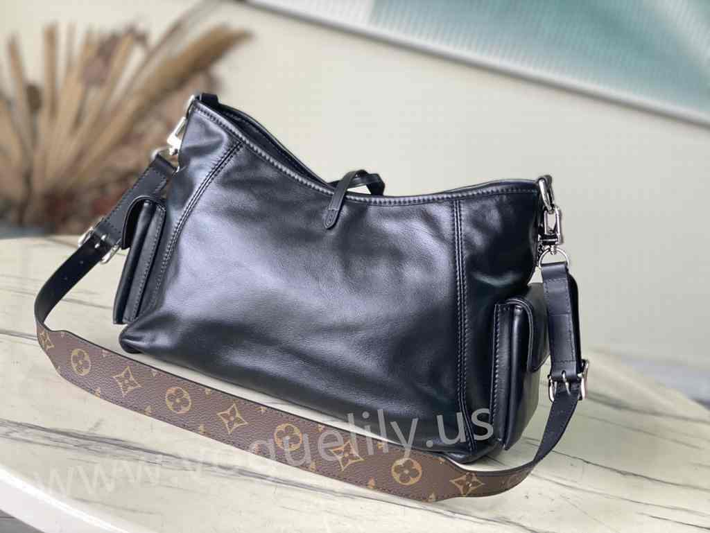 M24861 Carryall Cargo 33 M24861 Carryall Cargo 33