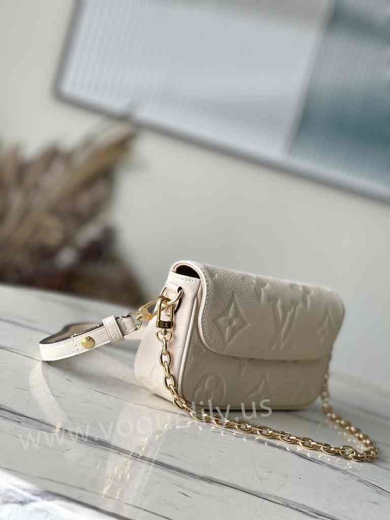 M82210 Wallet on Chain Ivy 23