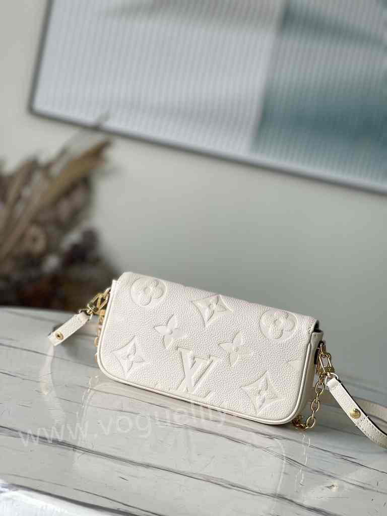 M82210 Wallet on Chain Ivy 23