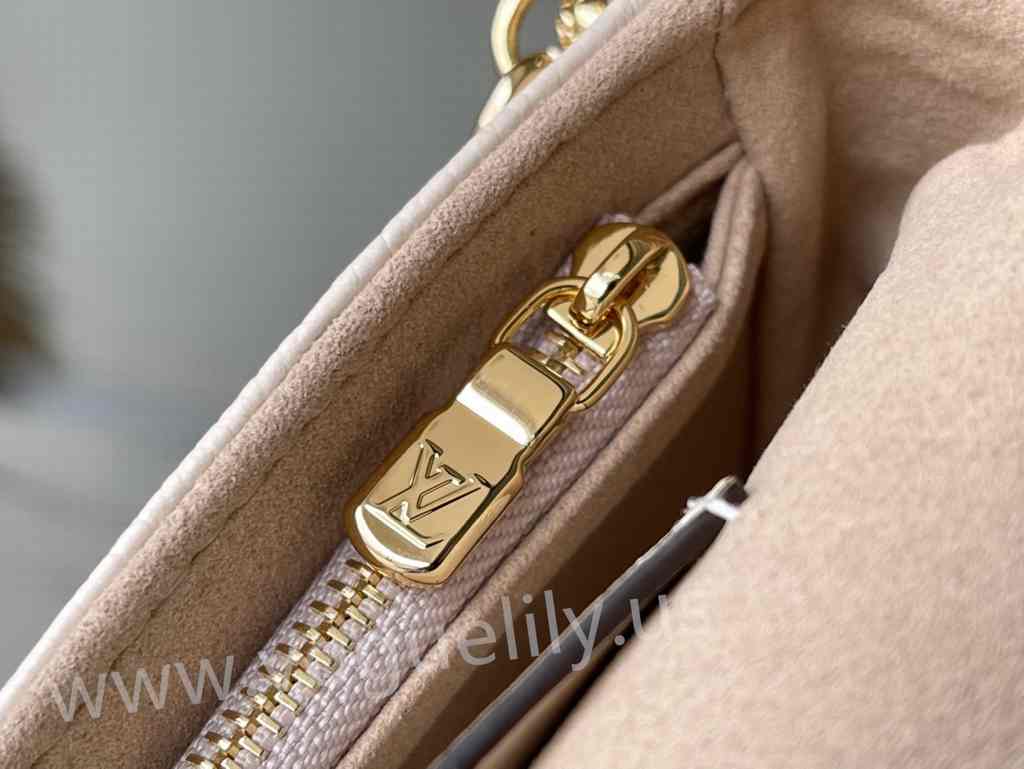 M82210 Wallet on Chain Ivy 23