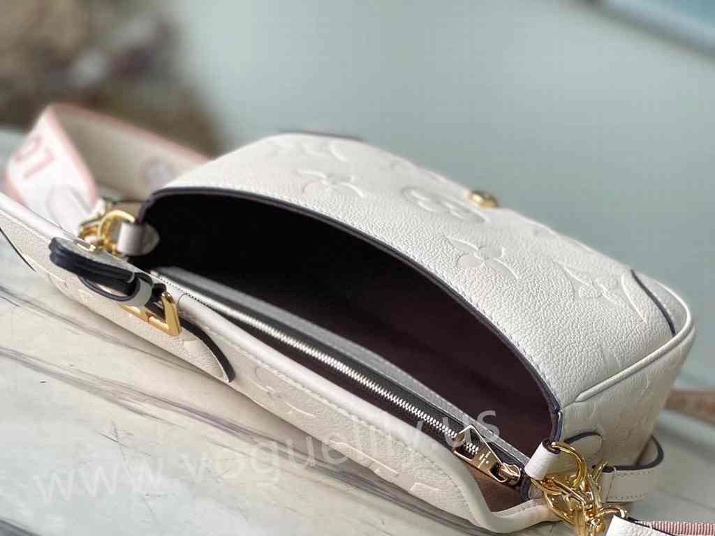 M46388 Diane 24 M46388 Diane 24