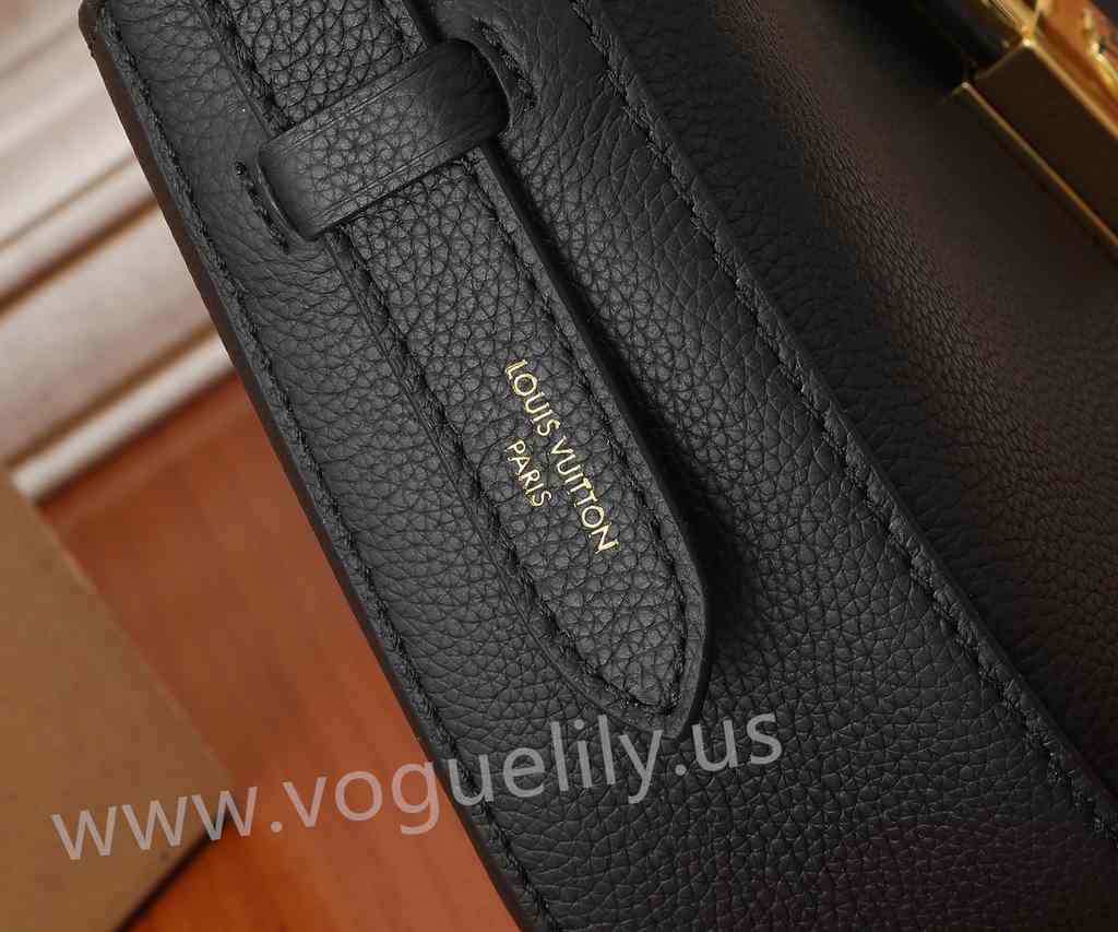 M24611 Low Key Shoulder Bag 26