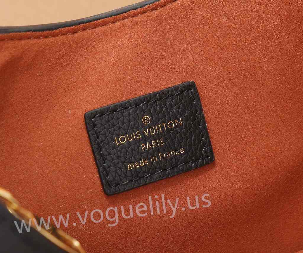 M24611 Low Key Shoulder Bag 26