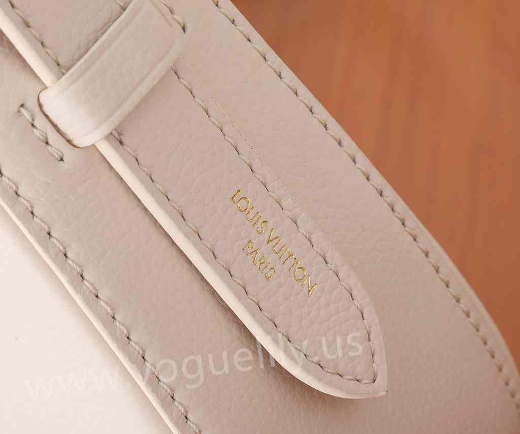 M24990 Low Key Shoulder Bag 26 M24990 Low Key Shoulder Bag 26