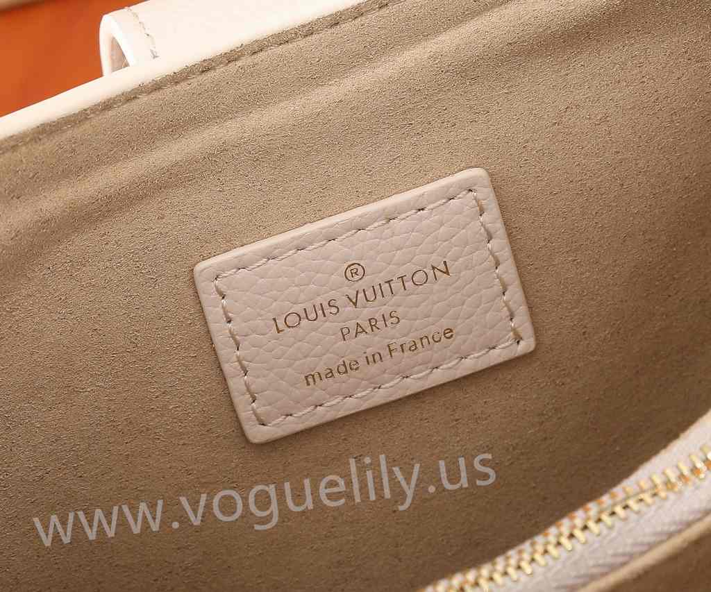 M24990 Low Key Shoulder Bag 26 M24990 Low Key Shoulder Bag 26