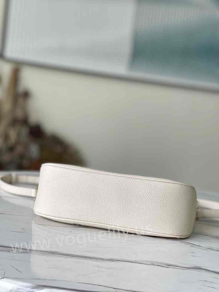 M46099 Bagatelle 22 M46099 Bagatelle 22