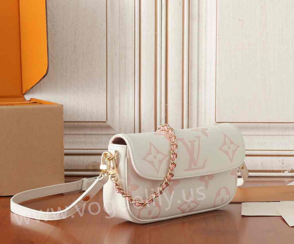 M83026 Wallet on Chain Ivy 23 M83026 Wallet on Chain Ivy 23
