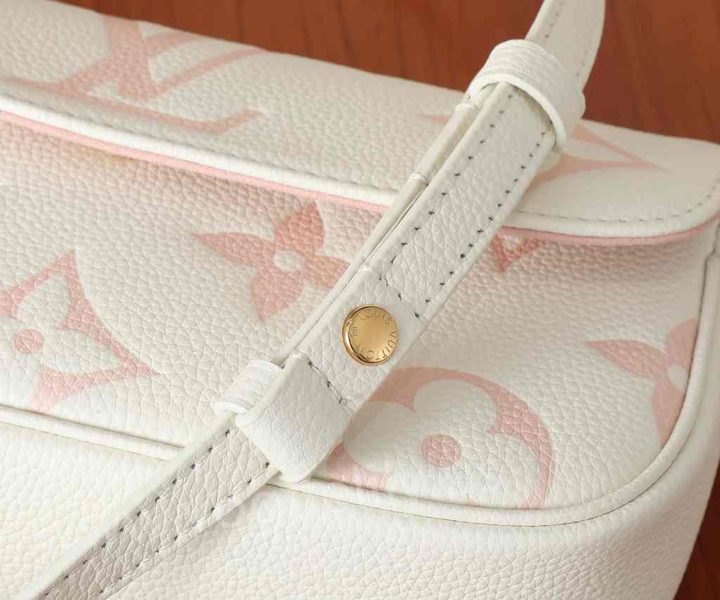 M83026 Wallet on Chain Ivy 23 M83026 Wallet on Chain Ivy 23