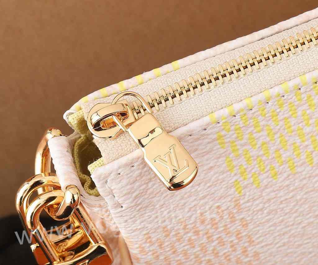 N40642 Pochette Accessoires 23