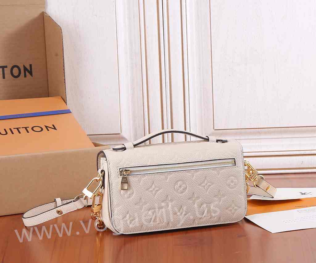 M22942 Pochette Métis East West 21