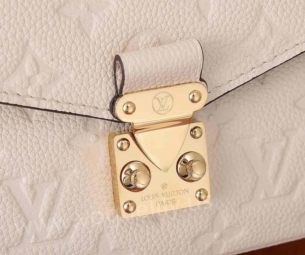 M22942 Pochette Métis East West 21