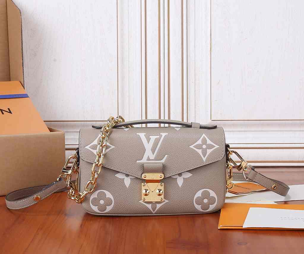 M23081 Pochette Metis East West 21