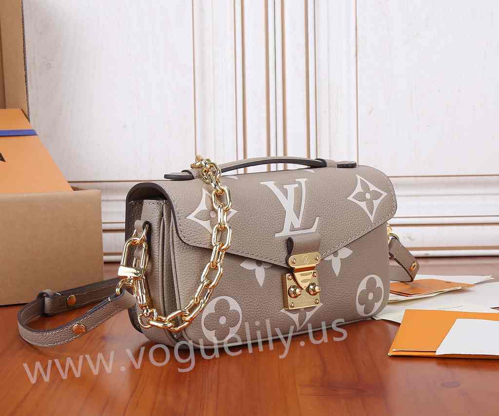 M23081 Pochette Metis East West 21